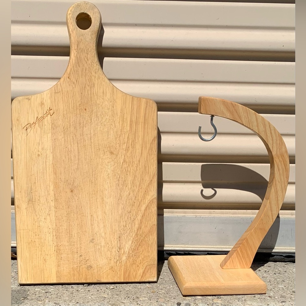 Bon Appétit wooden cutting board and banana rack